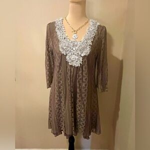Pretty Angel Elegant Brown Silk Lace Top with White Feather Accents, size L